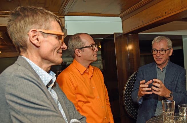 Im Gespräch «Direkt aus Bern» (von links): Nationalrat Karl Vogler, Moderator Kantonsrat Dominik Rohrer und Ständerat Erich Ettlin. (Bild: Robert Hess (Kerns, 29. September 2018))