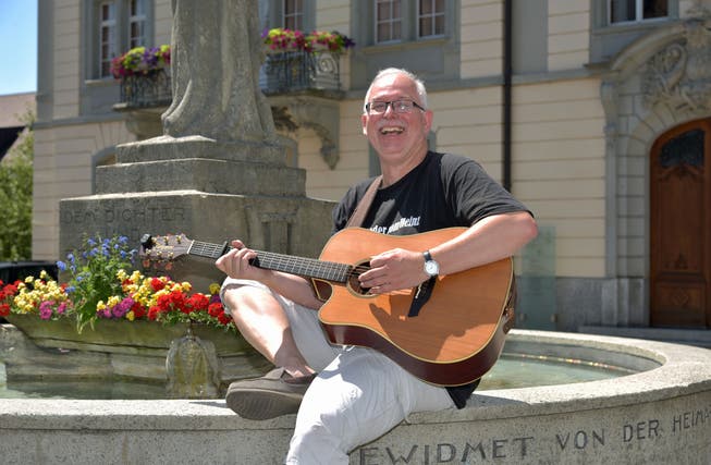 Manfred Fries singt als «dä Brüeder vom Heinz» Mundartlieder. Damit will er den Thurgauer Dialekt bekannt machen. (Bild: Mario Testa)