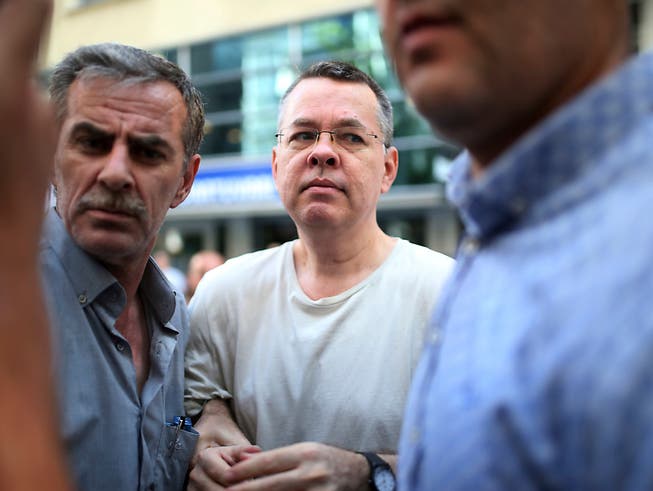 Der US-Pastor Andrew Brunson kommt nach zwei Jahren in türkischer Haft frei. (Bild: KEYSTONE/AP/EMRE TAZEGUL)