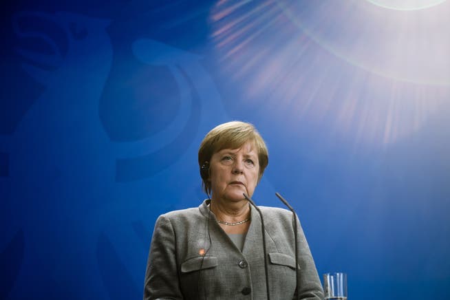In Angela Merkels Partei wird die Unruhe immer grösser. (Clemens Bilan/EPA, Berlin, 12. Oktober 2018)