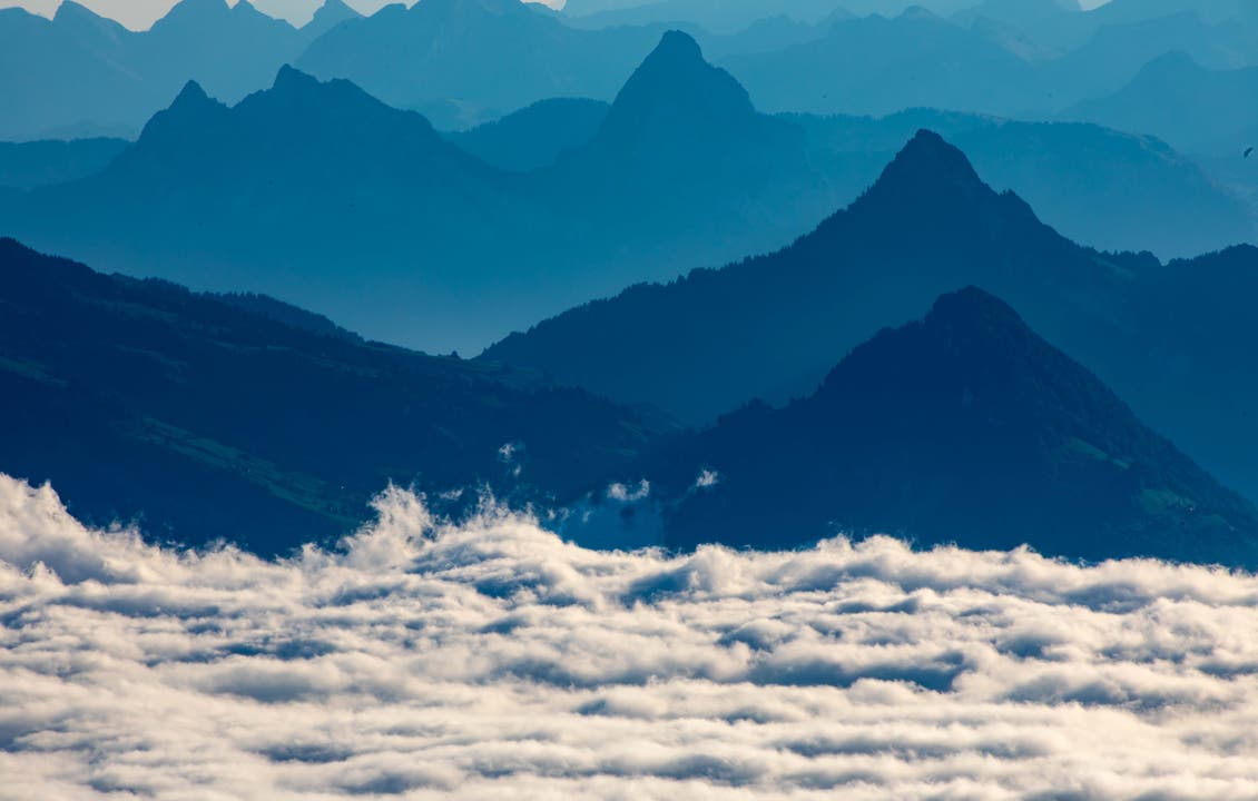 Ist das nun Wellengang am Strand oder Nebelsuppe in den Bergen? (Bild: Hardy Konzelmann (Pilatus, 10. Oktober 2018))