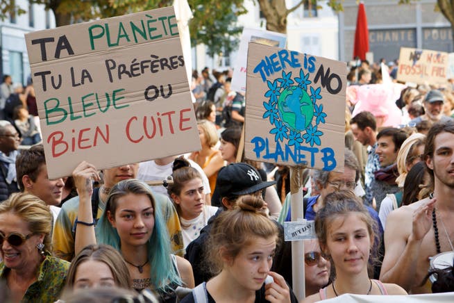 Mehrere Tausend Demonstranten nahmen am Klima-Marsch in Genf teil. (Bild: Salvatore Di Nolfi/Keystone (Genf, 13. Oktober 2018))
