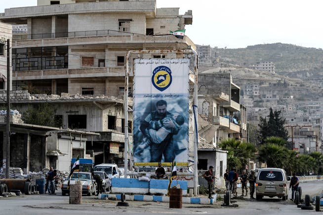 Ein Checkpoint von Kämpfern der Syrischen Opposition in der Stadt Idlib. (Bild: Ugur Can/DHA via AP)