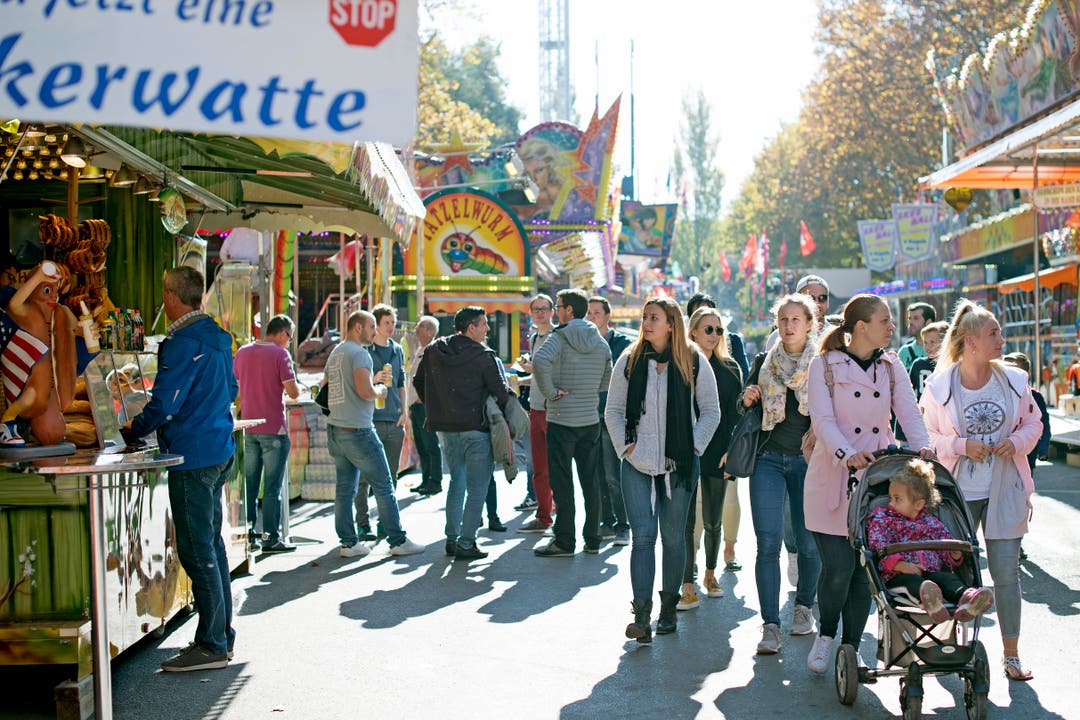 Das sonnige Wetter lockte in diesem Jahr «rekordverdächtig viele» Menschen an die Herbstmesse, wie es bei der Stadt Luzern heisst. (Bild: Corinne Glanzmann, 15. Oktober 2018)