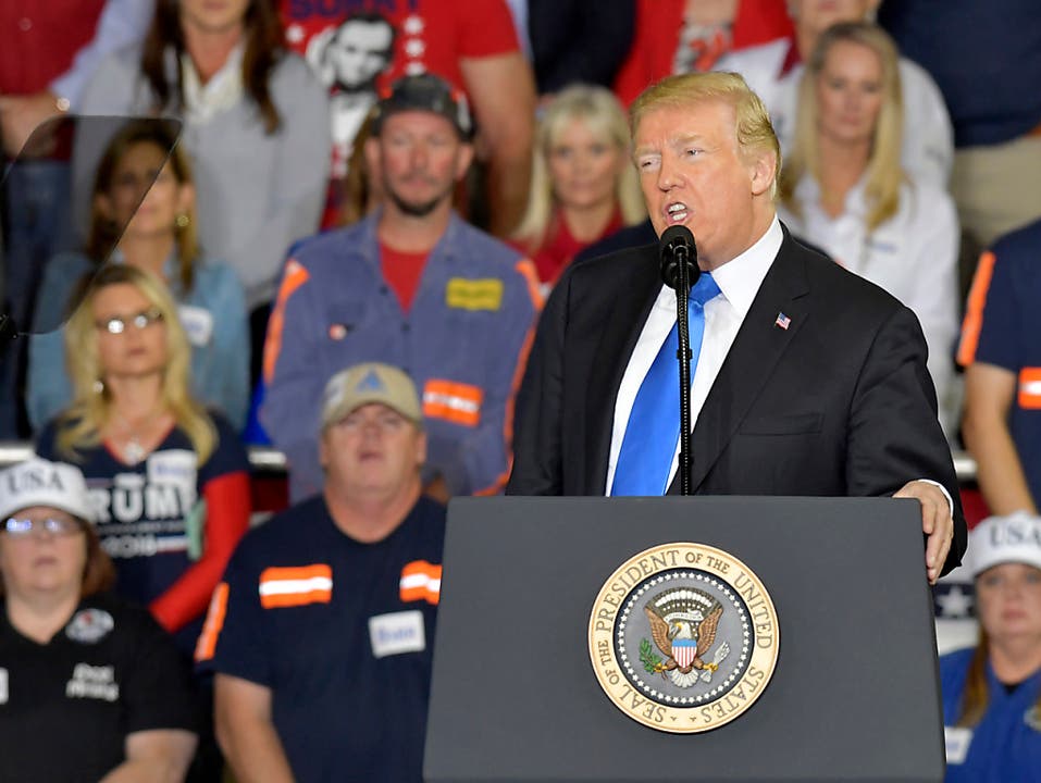 Schon mitten im Wahlkampf: US-Präsident Donald Trump sprach am Samstag im US-Bundesstaat Kentucky vor Anhängern. (Bild: KEYSTONE/FR43398 AP/TIMOTHY D. EASLEY)