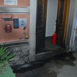 Der Hintereingang des Gemeindehauses wurde beim Brand beschädigt. (Bild: Luzerner Polizei)