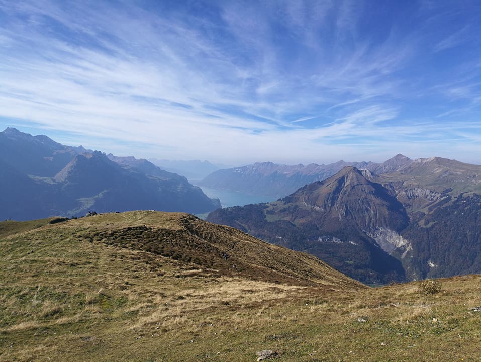 Vom Gibel auf 2035 Meter über Meer hat man eine herrliche Aussicht auf die Berge und den Brienzersee. (Bild: Urs Gutfleisch (Gibel, 17. Oktober 2018))