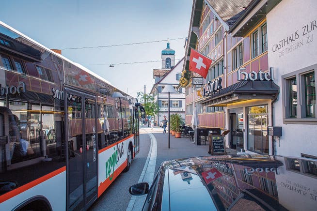 Zwei SVP-Kantonsräte sind gegen den geplanten Regiobus-Halt vor der «Sonne». (Bild: Urs Bucher (20. September 2018))