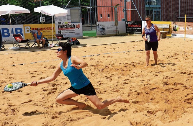 Die neue Grabser-Cup-Sportart Beachtennis sorgt für actionreiche Erlebnisse im Sand. (Bild: Robert Kucera)