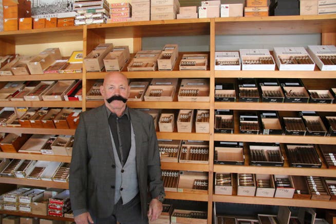 Otto Fend bezeichnet den begehbaren Humidor als das Prunkstück des Zigarrengeschäfts. (Bild: Elena Fasoli)