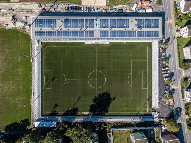 Blick auf das Kleinfeld-Stadion, rechts an der Strasse sind die Parkplätze zu sehen. (Bild: Pius Amrein (Kriens, 26. September 2018))