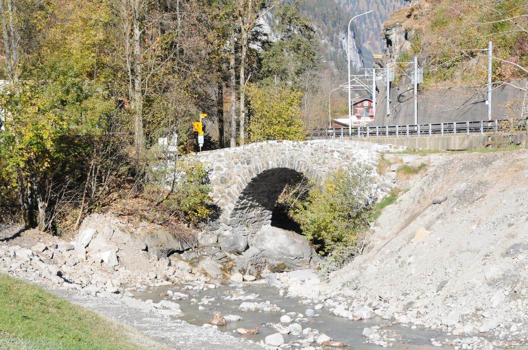 Hochwasserschutzprojekt Engelbergraa. Bei der Schwybogenbrücke endet die zweite Etappe. (Bild: Philipp Unterschütz, Engelberg, 26. Oktober 2018)