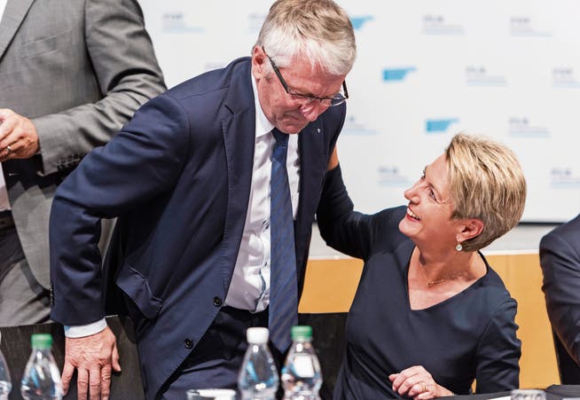 Gemeinsam im Rampenlicht: Bundesratskandidatin Karin Keller-Sutter und Nationalrat Walter Müller. (Bild: Thomas Hary (Wil, 9. Oktober 2018))