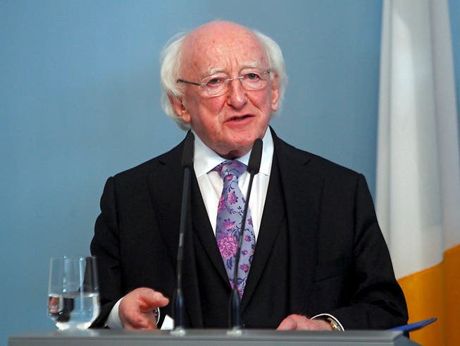 Als haushoher Favorit für die Präsidentschaftswahl gilt der 77-jährige Amtsinhaber Michael D. Higgins. (Bild: KEYSTONE/EPA/TOMS KALNINS)