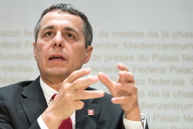 Aussenminister Ignazio Cassis will die Kritiker des Uno-Vetragswerks beschwichtigen. (KEYSTONE/ Peter Schneider)
