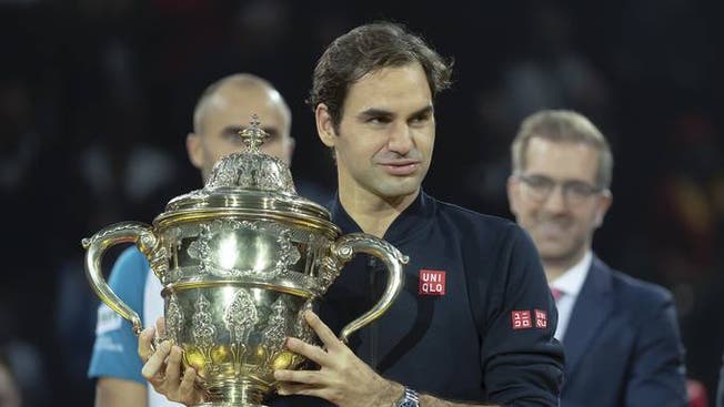 Roger Federer nach seinem Turniersieg in Basel. (Bild: Keystone)