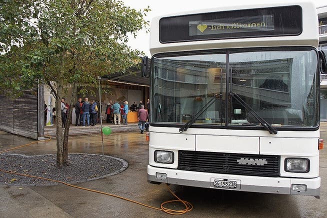 Im Infobus wurden die Wittenbacher darüber informiert, was sich für sie mit dem Fahrplanwechsel ändern wird. (Bild: Fynn Wohlgensinger)
