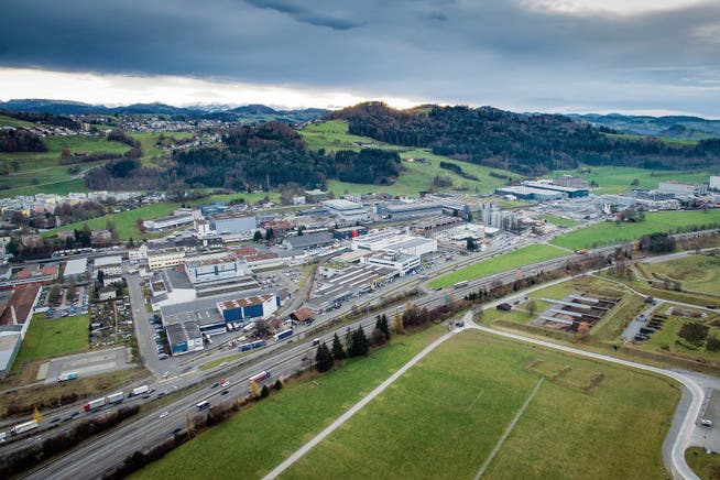 Das Energienetz GSG Gossau-St.Gallen-Gaiserwald plant im Industriegebiet zwischen St.Gallen, Gossau und Gaiserwald ein Abwärmenetz. Der Verbund diente der neuen «Plattform Energie und Mobilität» als Inspiration. (Bild: Hanspeter Schiess und Benjamin Manser (23. November 2016))
