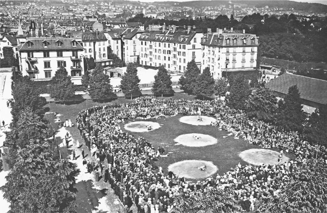 Bereits 1917 in Zürich-Wiedikon war der Besucherandrang beträchtlich. (Bild: Jubiläumszeitschrift Nordostschweizer Schwingerverband)