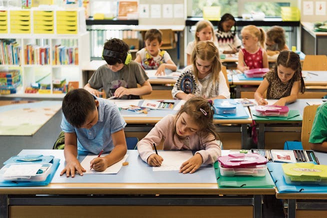Fächerübergreifendes Arbeiten ist in der Volksschule bedeutsamer geworden, trägt aber auch zu den Kosten bei. (Bild: Christian Beutler/KEY)