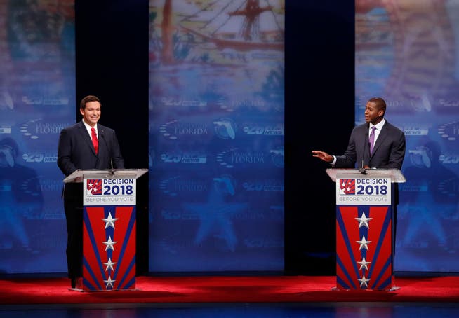 Der Republikaner Ron DeSantis (links) und der Demokrat Andrew Gillum während einer Debatte. (Bild: Wilfredo Lee/AP (Davie, 24. Oktober 2018))