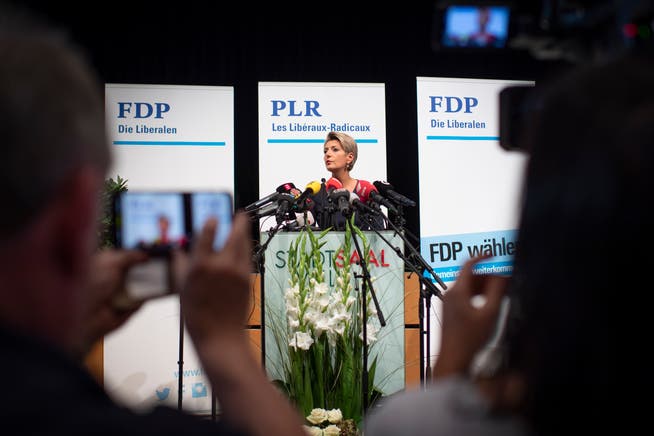Die Wiler Ständeratspräsidentin Karin Keller-Sutter hat am Dienstagnachmittag in Wil ihre Bundesratskandidatur bekannt gegeben. (KEYSTONE/Gian Ehrenzeller)