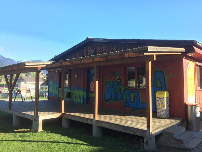 Im Pavillon auf dem Schulhaus Areal in Kerns wird am ehemaligen Standort des Jugendlokals «Willa » im März 2019 das Jugendbüro der Gemeinde errichtet.(Bild: PD)