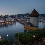 Die Destination Luzern, hier die Altstadt mit Reuss und Wasserturm, steht bei amerikanischen Touristen hoch im Kurs. (Bild: Pius Amrein (Luzern, 25. Mai 2018))