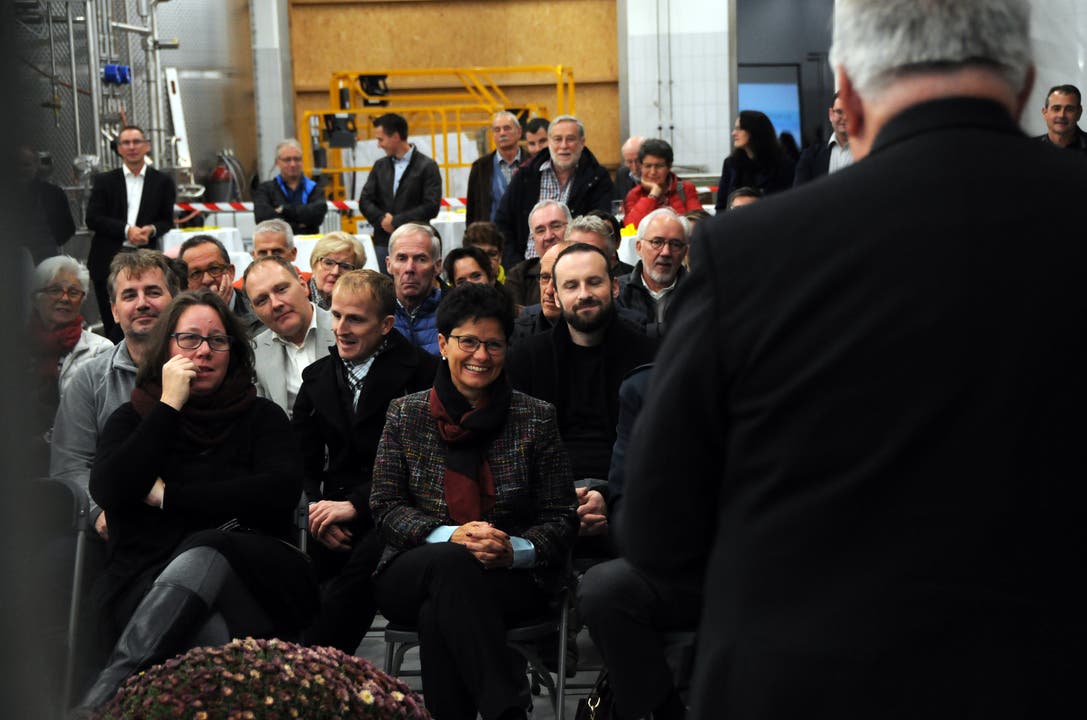 Besuch von Bundesrat Johann Schneider-Ammann am FDP-Partetag Obwalden in der Käserei Seiler in Giswil. Aufmerksame Zuhörer beim Referat des Gastes.(Bild: Markus von Rotz (Giswil, 31. Oktober 2018))