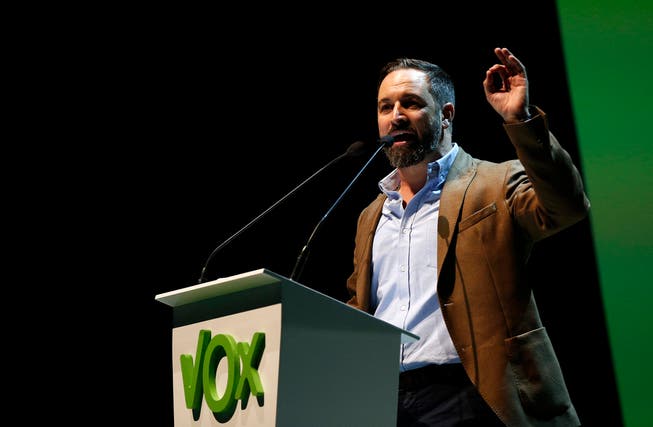 Santiago Abascal, Chef der rechten spanischen Partei Vox. (Bild: Manu Fernandez/AP, Madrid, 7. Oktober 2018)