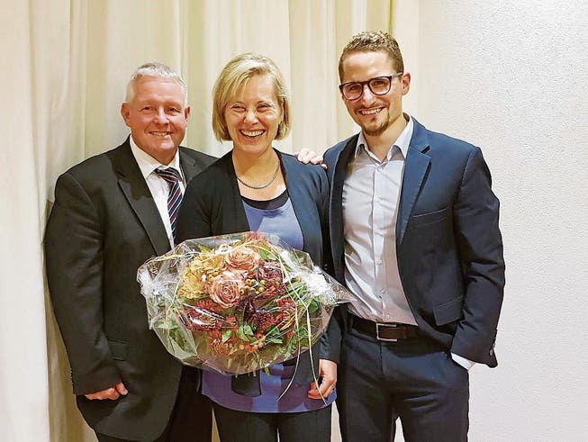 Der scheidende Präsident Christoph Regli mit Stadträtin Elsbeth Aepli und dem neuen Präsidenten Beda Stähelin. (Bild: PD)