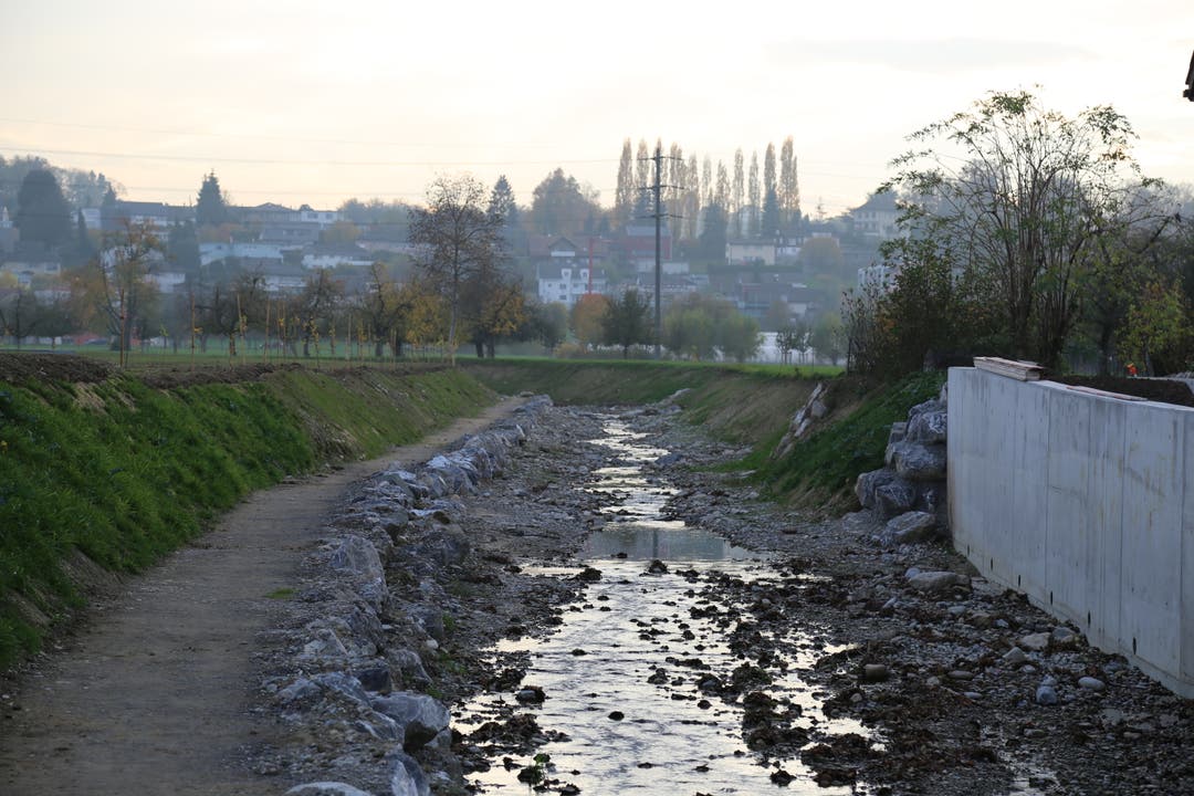 Der Uferweg verläuft neu innerhalb des Bachbetts. (Bild: Sandro Büchler)