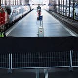 Nichts ging mehr: Im Bahnhof Luzern waren nach der Entgleisung eines Trenitalia-Zuges vor eineinhalb Jahren fast alle Perrons geschlossen – bis auf jene der Zentralbahn. An diesem Wochenende dürfte es wieder ähnlich aussehen. (Bild: Jakob Ineichen (Luzern, 23. März 2017))