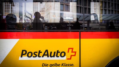 Die St.Galler Gemeinden beteiligen sich von Gesetzes wegen an den Kosten für den öffentlichen Verkehr: Nun erhalten sie 2,8 Millionen von Postauto zurück. (Bild: Urs Bucher, St.Gallen, 15. November 2018)