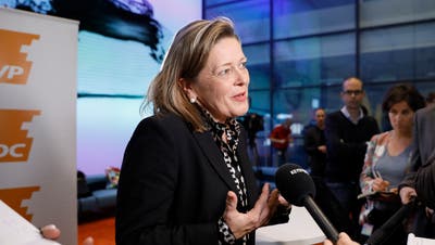 Im Fokus der Medien: Kandidatin Heidi Z’graggen  Bild: Peter Klaunzer/Keystone (Bern, 16. November 2018)
