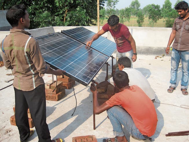 Eine Fotovoltaik-Anlage wird zusammen mit einem kleinen Windgenerator den elektrischen Strom für die Schule produzieren. (Bild: PD)