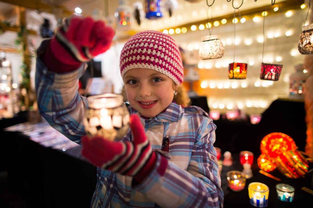 Milena Frank aus Schoetz am Weihnachtsmarkt Willisau. (Bild: Philipp Schmidli, Willisau, 5. Dezember 2014)