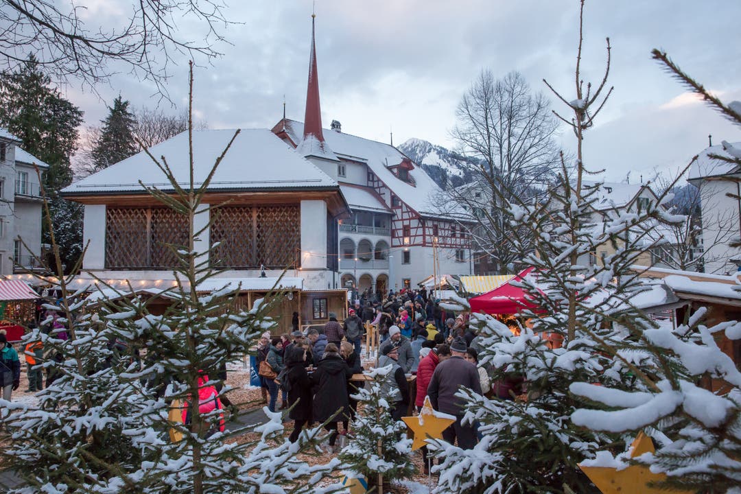 Ob der Markt auch in diesem Jahr von Schnee geziert sein wird, ist derzeit unklar. (Bild: André A. Niederberger, Stans, 9. Dezember 2017)