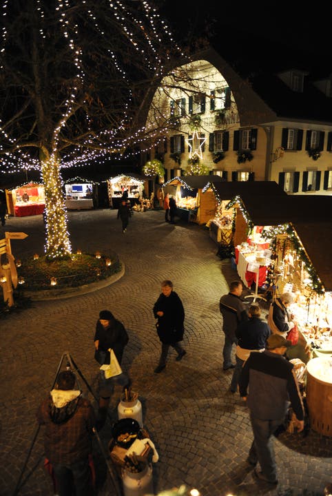 Der Weihnachtsmarkt findet im Dorfkern Lutherns statt. (Bild: Corinne Glanzmann, Luthern, 19. November 2010)