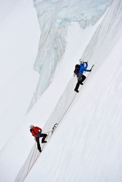 Piz Palü, Bernina Gebiet, Engadin, Graubünden, Schweiz; Climber Anne-Aylin Sigg und Dani Arnold