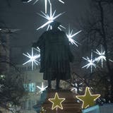 Das Vadian-Denkmal inmitten der Weihnachtsbeleuchtung. (Bild: Ralph Ribi)