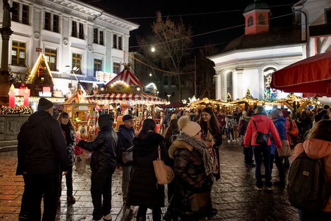 Ein sicherer Wert: Der «Lozärner Wiehnachtsmärt» auf dem Franziskanerplatz. (Bilder: Corinne Glanzmann (Luzern, 30. November 2018))
