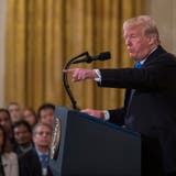 US-Präsident Donald Trump an der Pressekonferenz  mit gehässigen Tönen vom Mittwochabend (Bild: EPA/ERIK S. LESSER)
