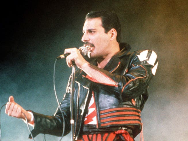 Rund 27 Jahre nach dem Tod von Queen-Sänger Freddie Mercury ist der Song «Bohemian Rhapsody» der am häufigsten gestreamte Song des 20. Jahrhunderts. (Bild: Keystone/AP/GILL ALLEN)