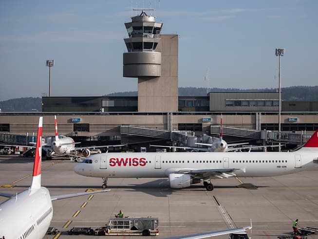 Der Flughafen Zürich hat im November die Passagierzahlen weiter gesteigert. (Bild: KEYSTONE/CHRISTIAN MERZ)