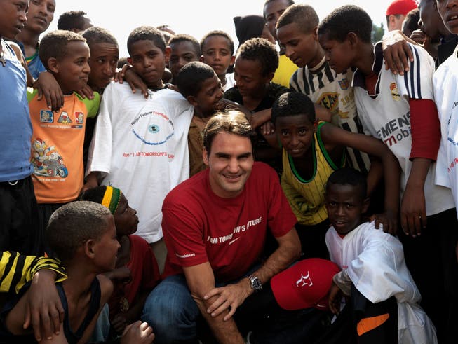Roger Federer besucht sein Hilfsprojekt in Äthiopien. (Bild: PD/Roger Federer Foundation via Getty (Kore Roba, 12. Februar 2010))