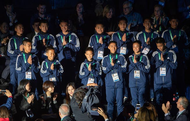 Die thailändische Jung-Fussballmannschaft «Wildschwein» bei der Eröffnungszeremonie der olympischen Spiele in Argentinien. Bild: Jonathan Nackstrand/AP (Buenos Aires, 6. Oktober 2018)