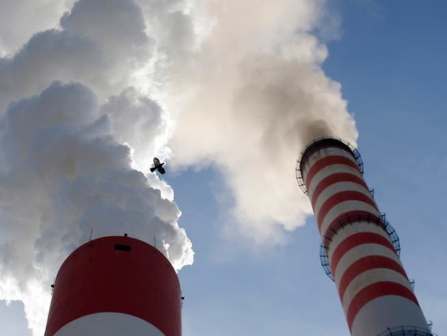 In der Kritik der Klimaschützer: Kohlekraftwerk in Serbien. (Bild: KEYSTONE/AP/DARKO VOJINOVIC)