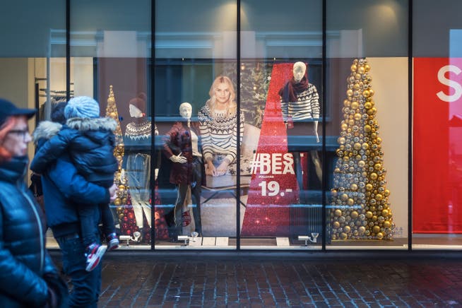 Gerade vor Weihnachten kann man schnell in Stress geraten, da man den Einkauf der Geschenke, die Organisation für das Fest und die alltägliche Arbeit unter einen Hut bekommen will. (Bild: Michel Canonica)