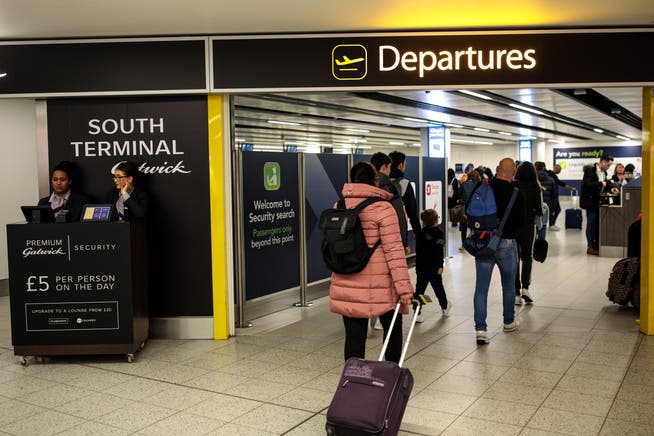 Am Donnerstag herrschte Ausnahmezustand am Flughafen London-Gatwick. Aufgrund von Drohnen blieben alle Flugzeuge am Boden. (Bild: Getty Images/Jack Taylor)